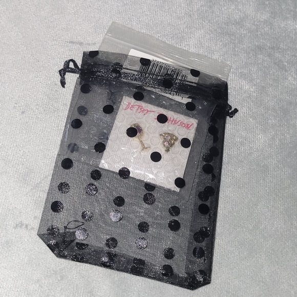 Betsey Johnson adorable wine and cheese stud earrings. - Picture 9 of 11